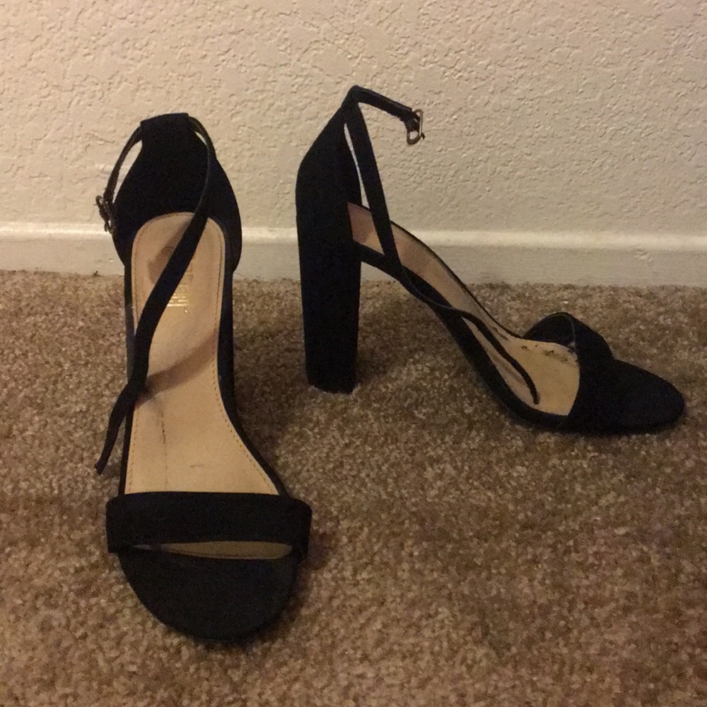 Size 91/2 black chunky heels
